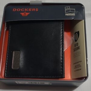 Dockers Black Leather RFID Passcase Wallet
